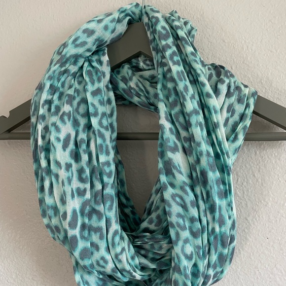 Accessories - Stylish Leopard Print Infinity Scarf - Teal and Gray